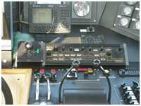 Bedienpult für Decca-Radar - im Vordergrund der Fahrtgeber (links für Langsamfahrt und rechts für AK)
