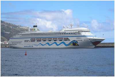 CS AIDAblu (1990) (Bild: https://de.wikipedia.org/wiki/AIDAblu_(Schiff,_1990) (CC BY-SA 2.5))