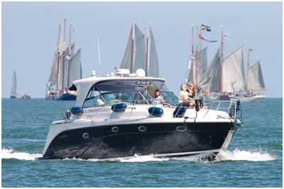 Rinker Fiesta Vee 410